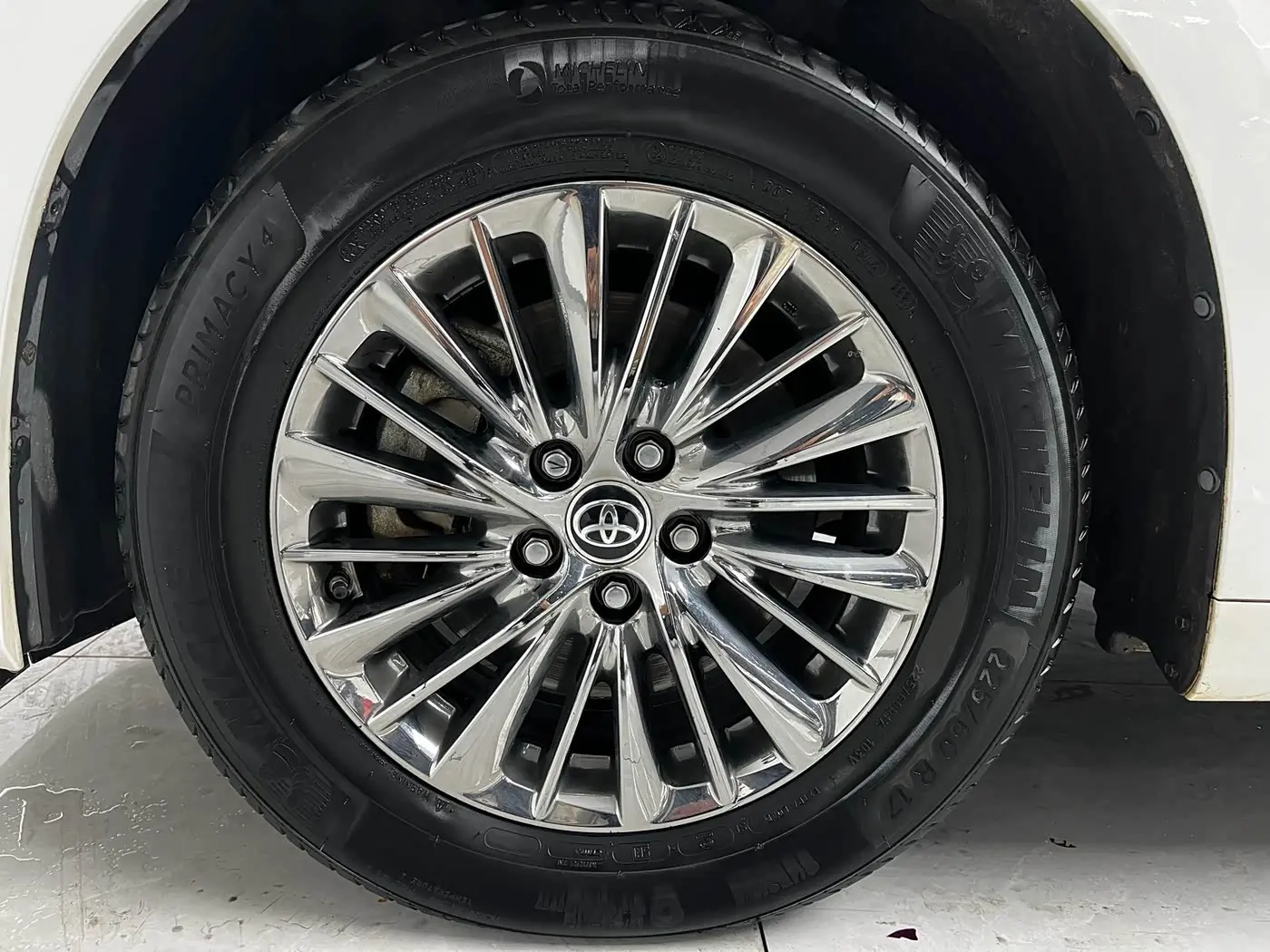 Toyota Alphard 2023 — Фото 7/16