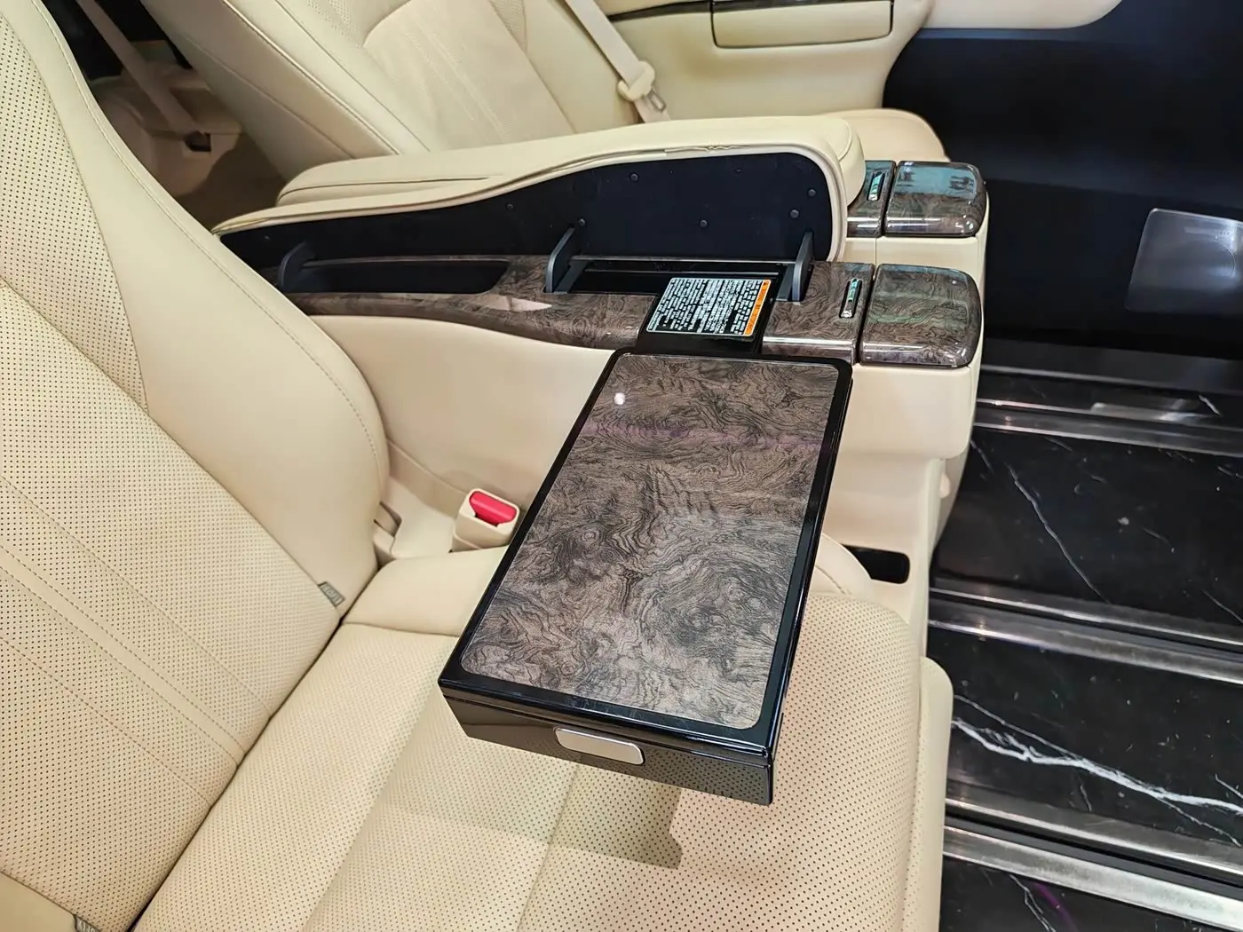 Toyota Alphard 2023 — Photo 7/20