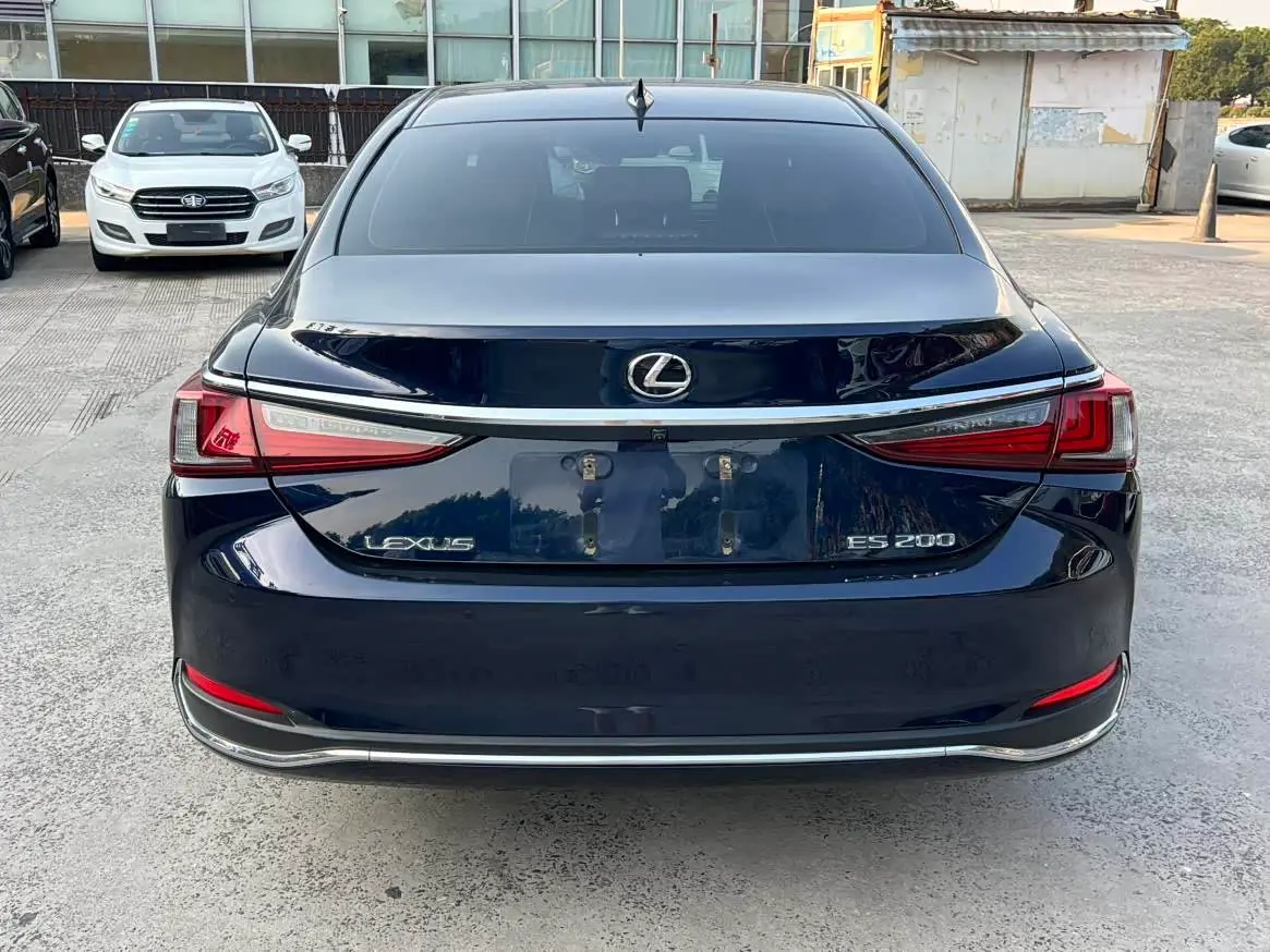 Lexus ES 2018 — Фото 16/16