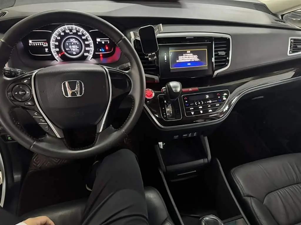 Honda Odyssey 2019 — Şəkil 13/17