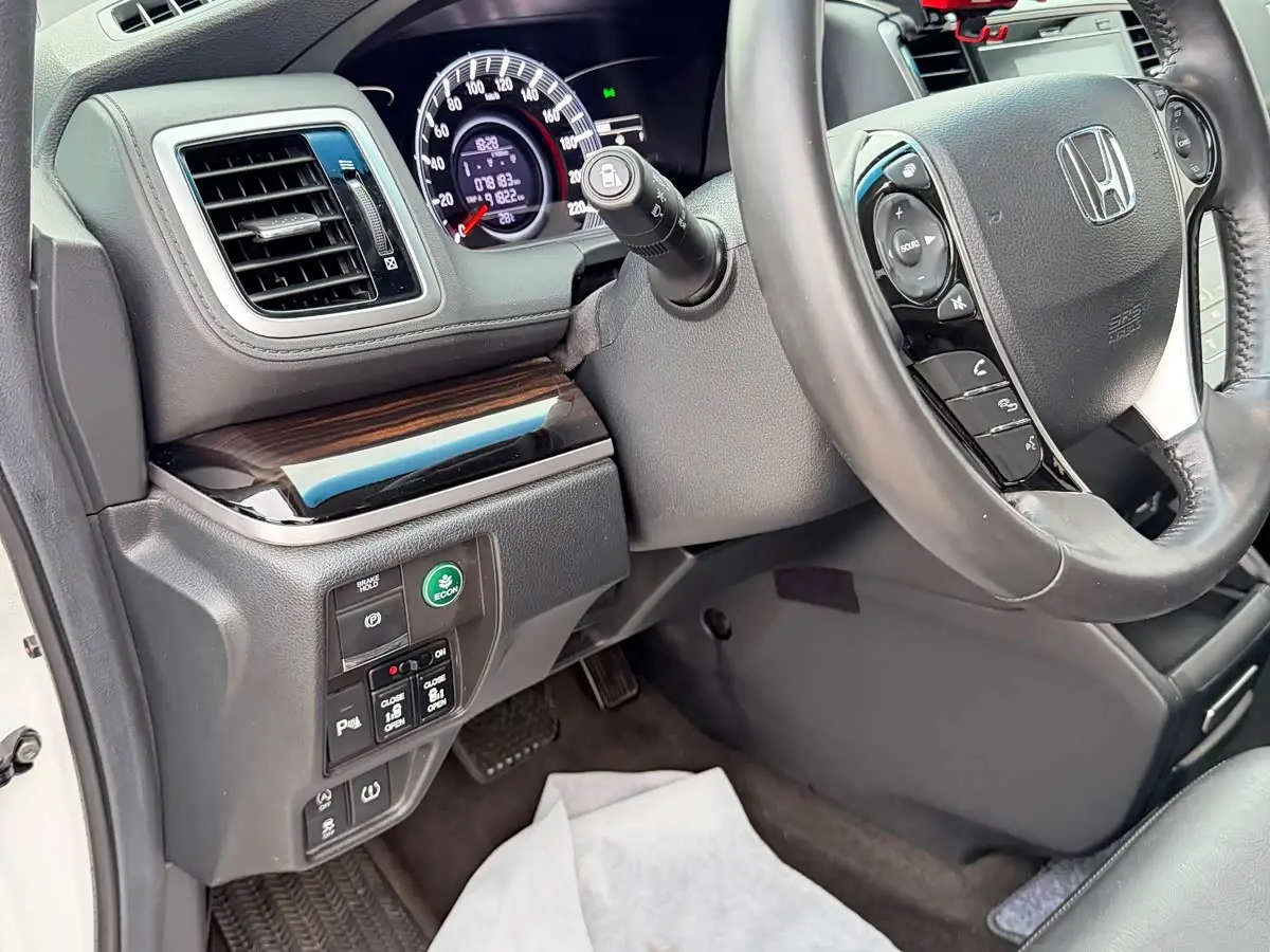 Honda Odyssey 2018 — Фото 10/20