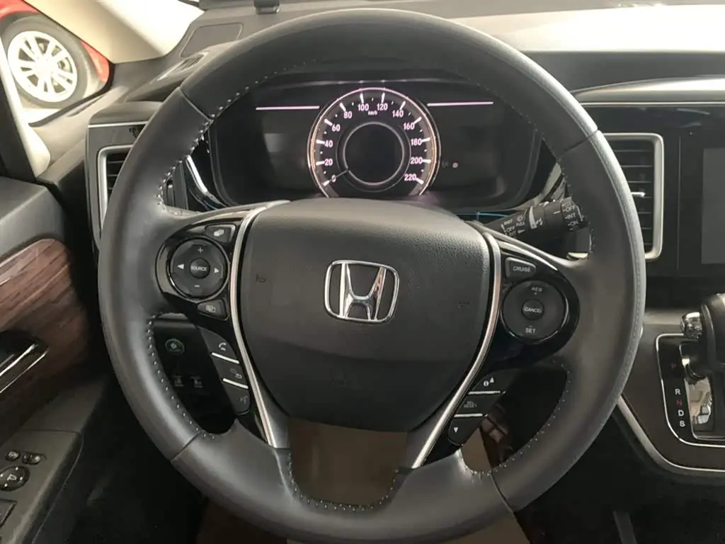Honda Elysion 2018 — Photo 17/19