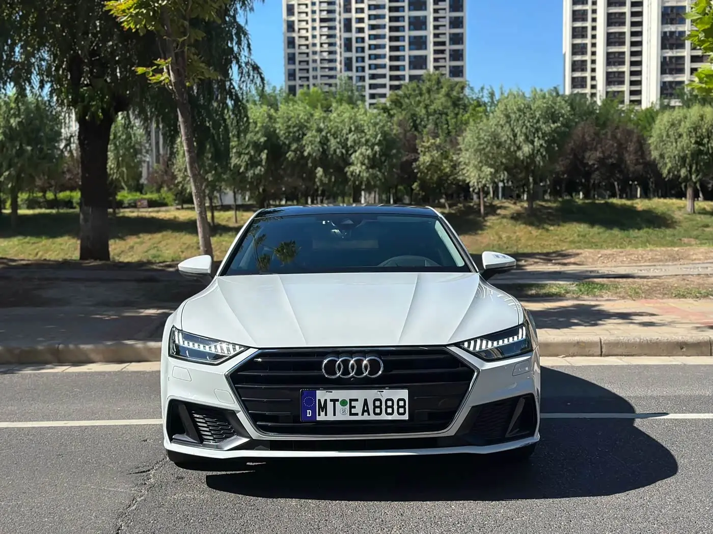 Audi A7 2022 — Photo 2/16