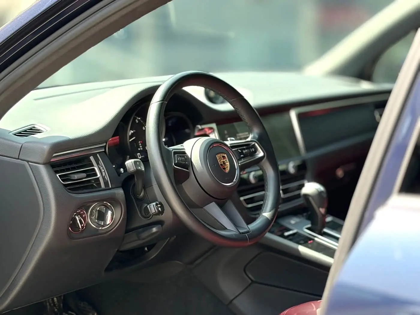 Porsche Macan 2022 — ფოტო 6/15