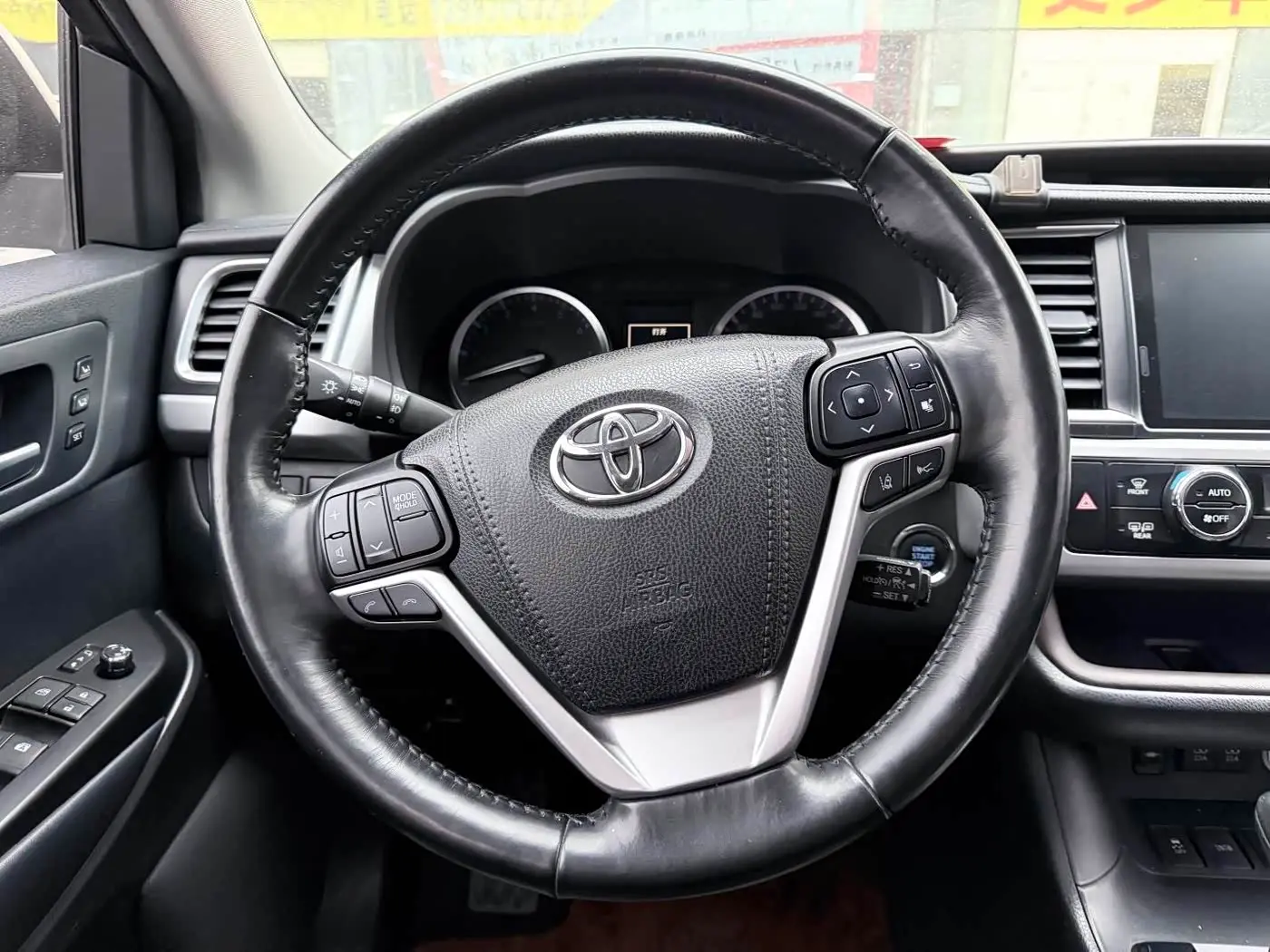 Toyota Highlander 2018 — Photo 13/20