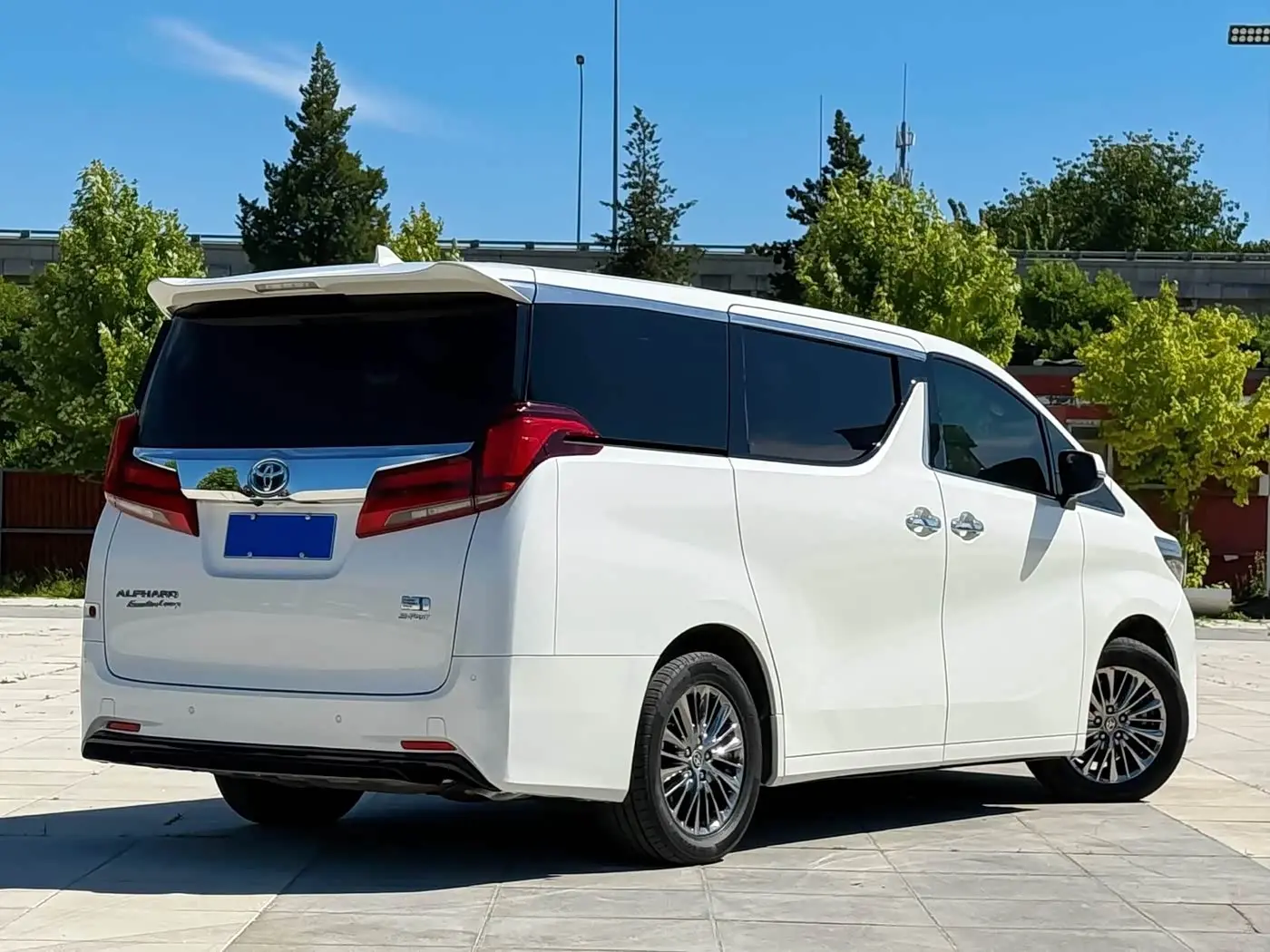 Toyota Alphard 2021 — Photo 6/17