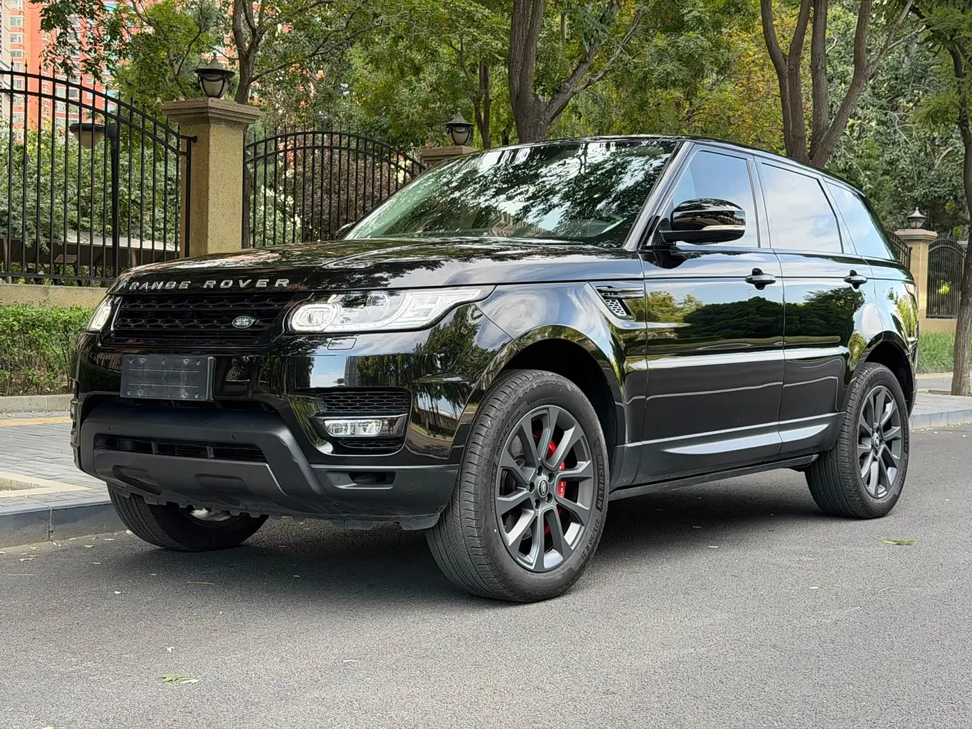 Land Rover Range Rover Sport 2017 — Photo 1/15