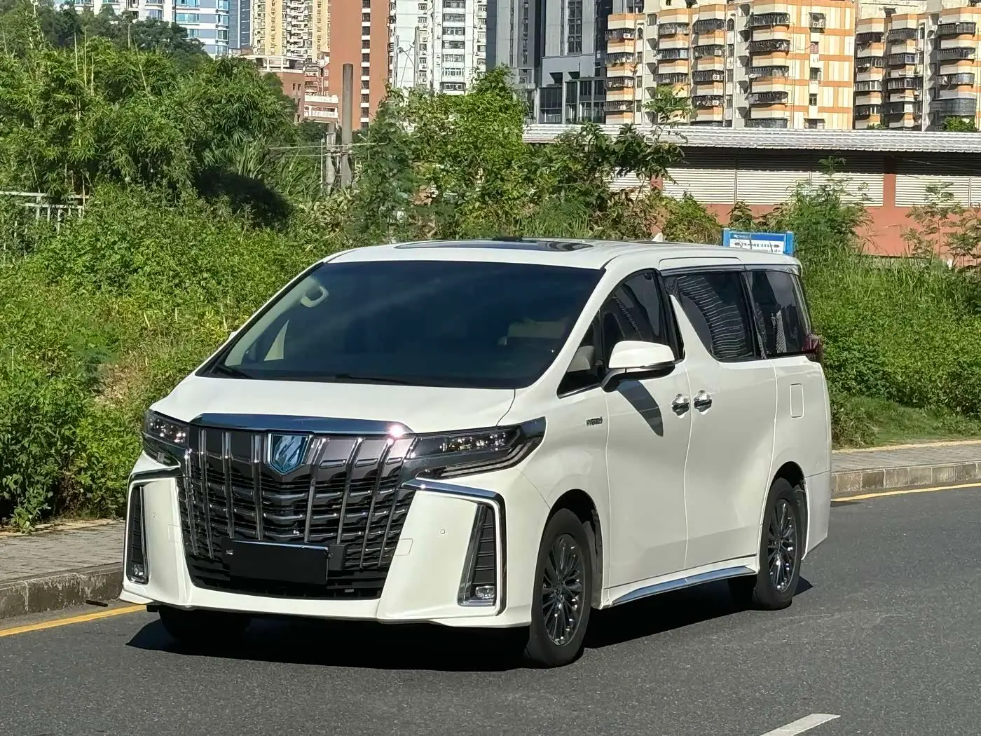 Toyota Alphard 2023 — Şəkil 2/20