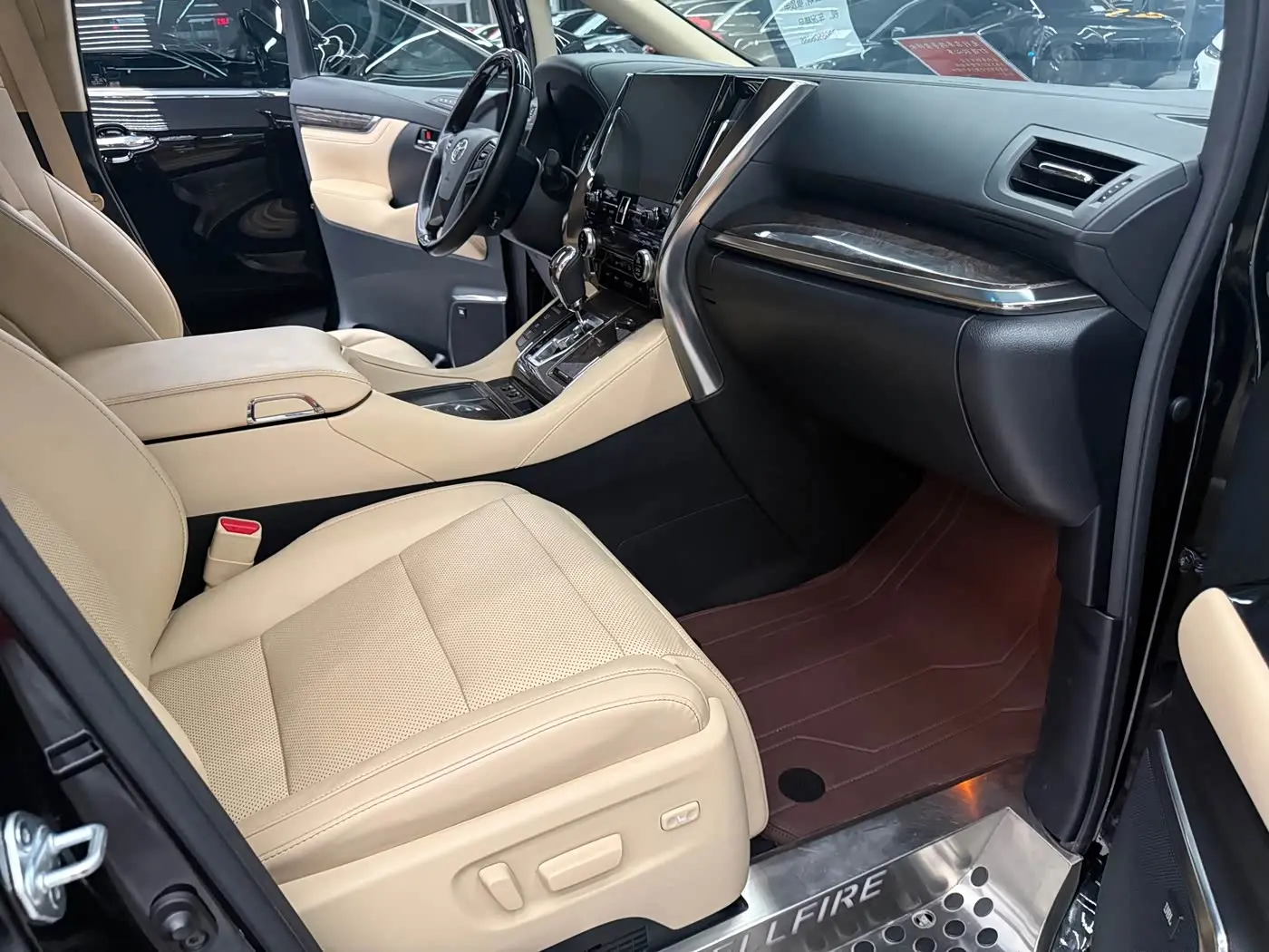 Toyota Vellfire 2021 — Photo 6/9