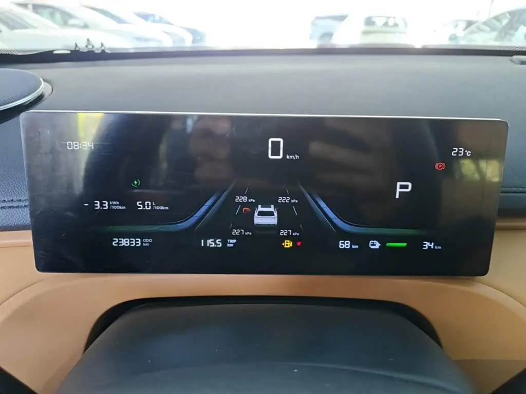 Geely Galaxy Galaxy Starship 7 EM-i 2025 — Фото 9/20