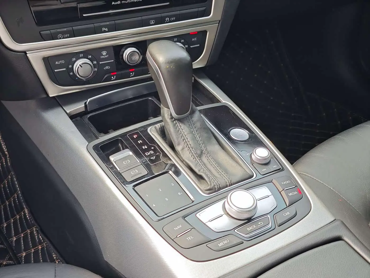 Audi A6L 2017 — Şəkil 14/16