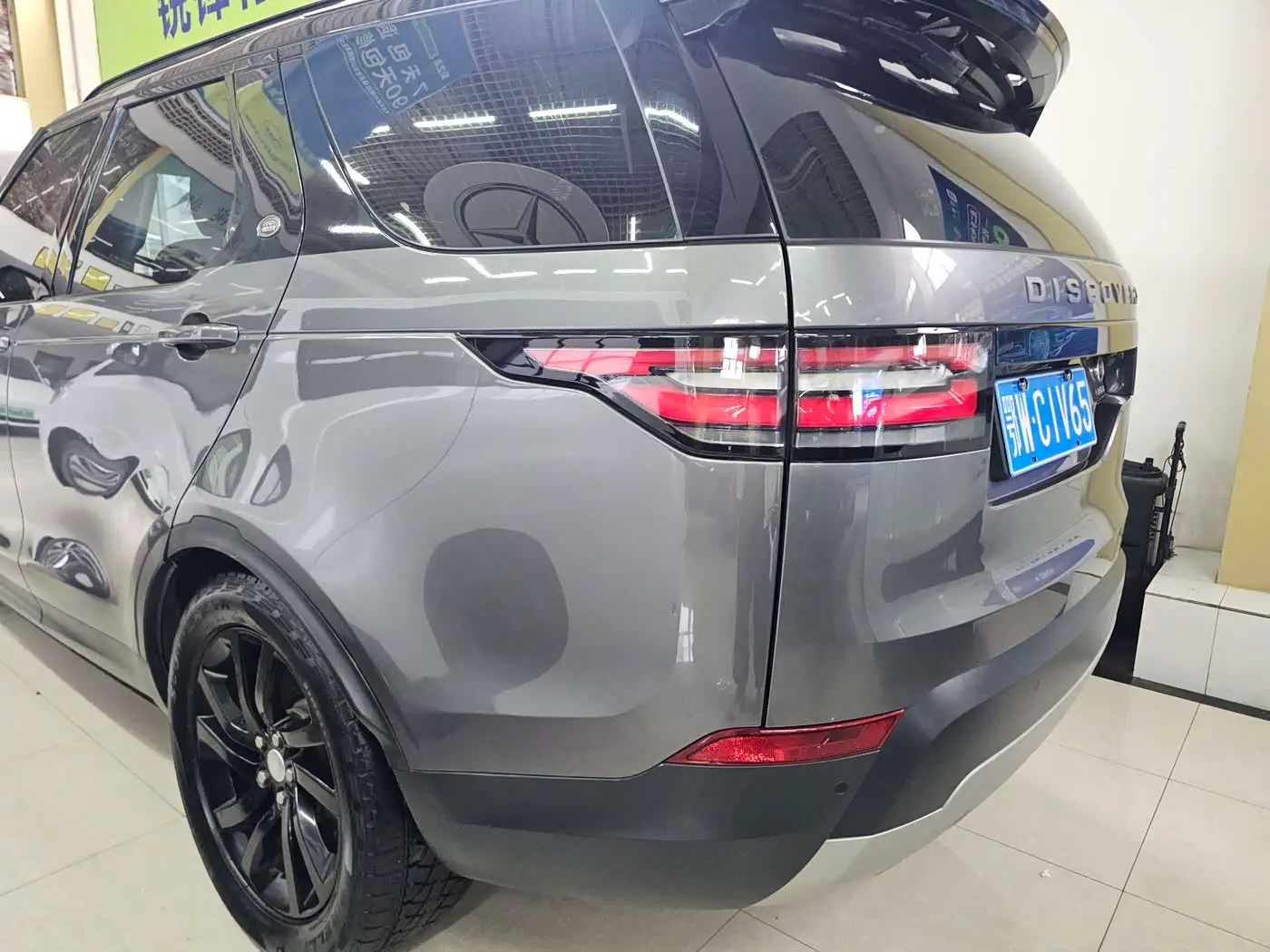 Land Rover Discovery 2017 — Photo 9/12