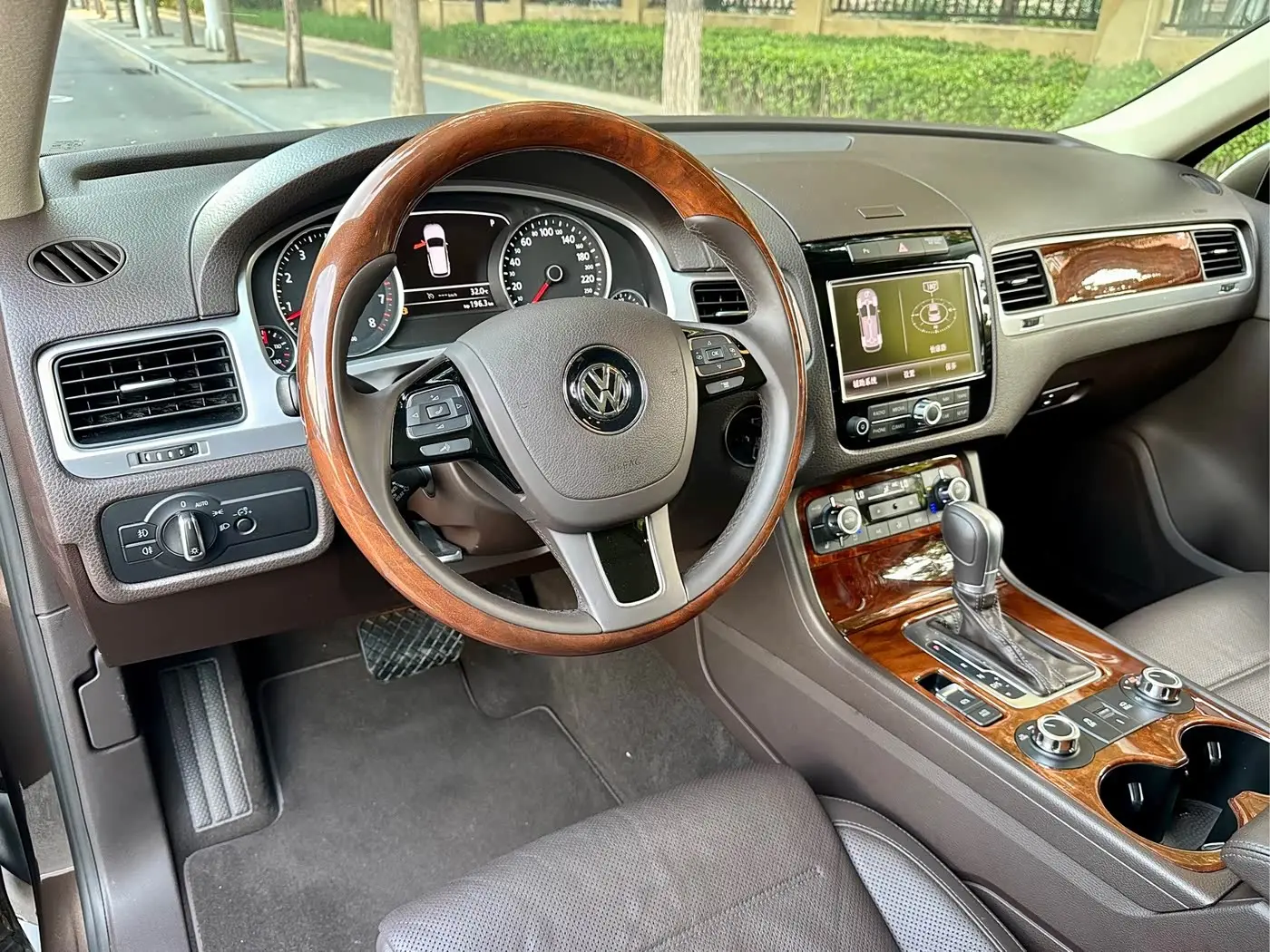 Volkswagen Touareg 2015 — Фото 9/15