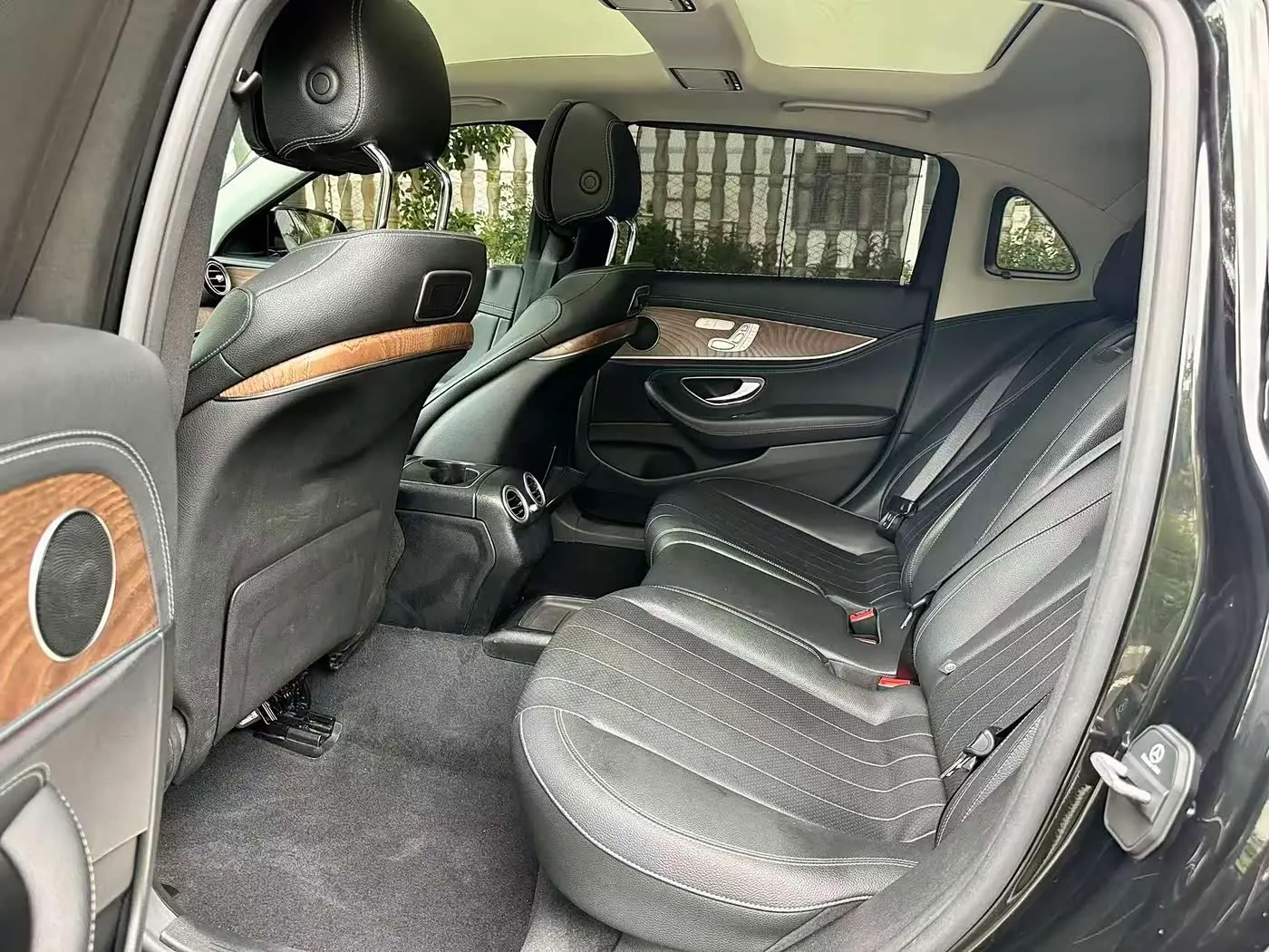 Mercedes-Benz E-Class 2019 — Photo 4/9