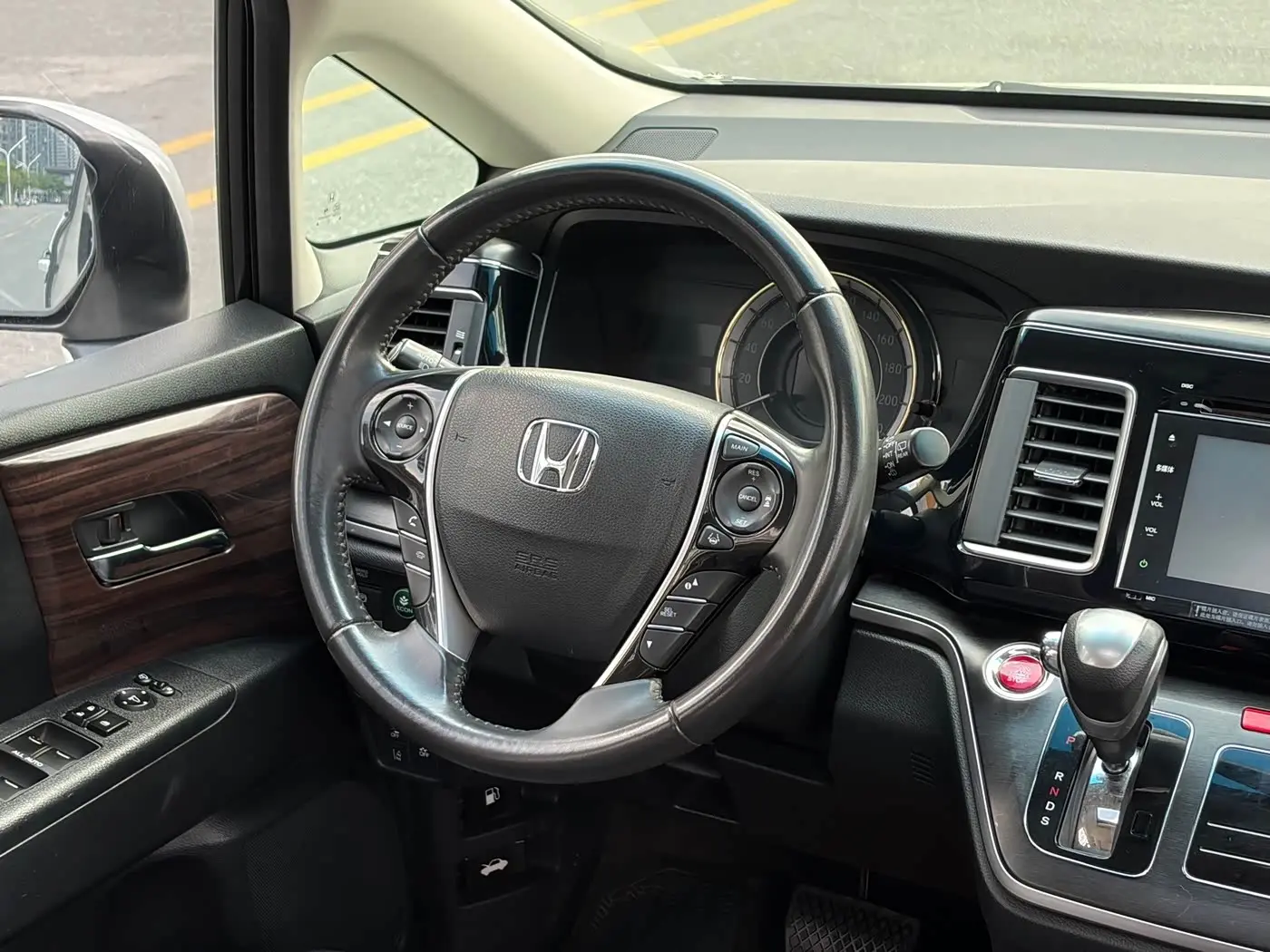 Honda Elysion 2018 — Photo 17/20