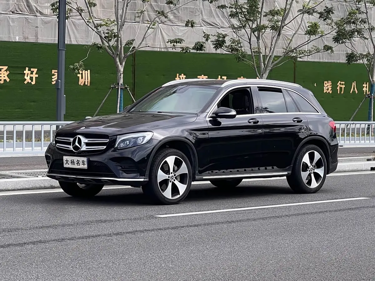 Mercedes-Benz GLC 2018 — Фото 1/8