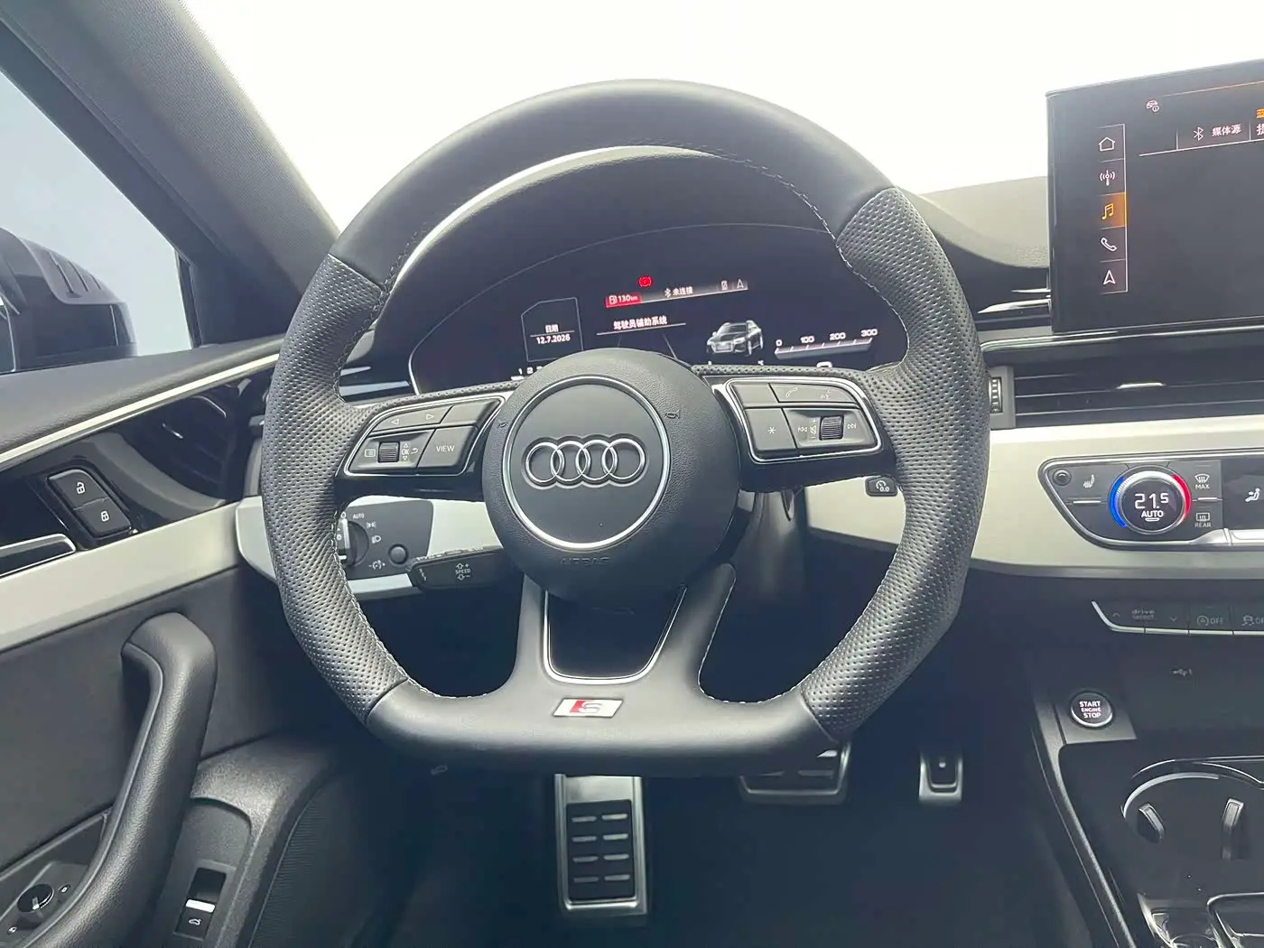 Audi A4 2024 — Photo 8/20