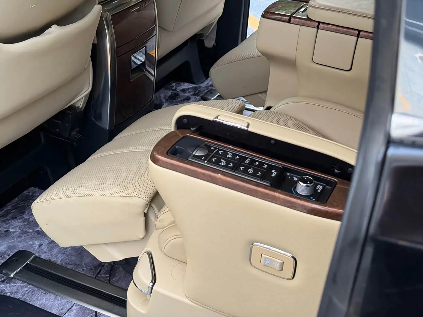 Toyota Alphard 2015 — Şəkil 10/11