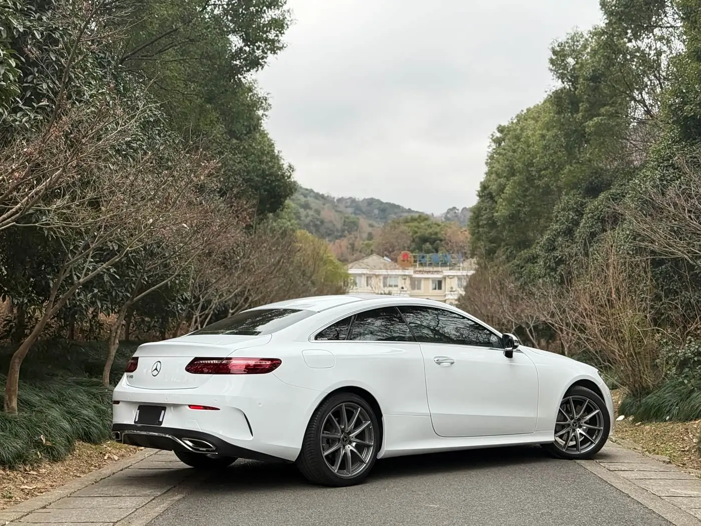 Mercedes-Benz E-Class 2023 — Photo 2/18