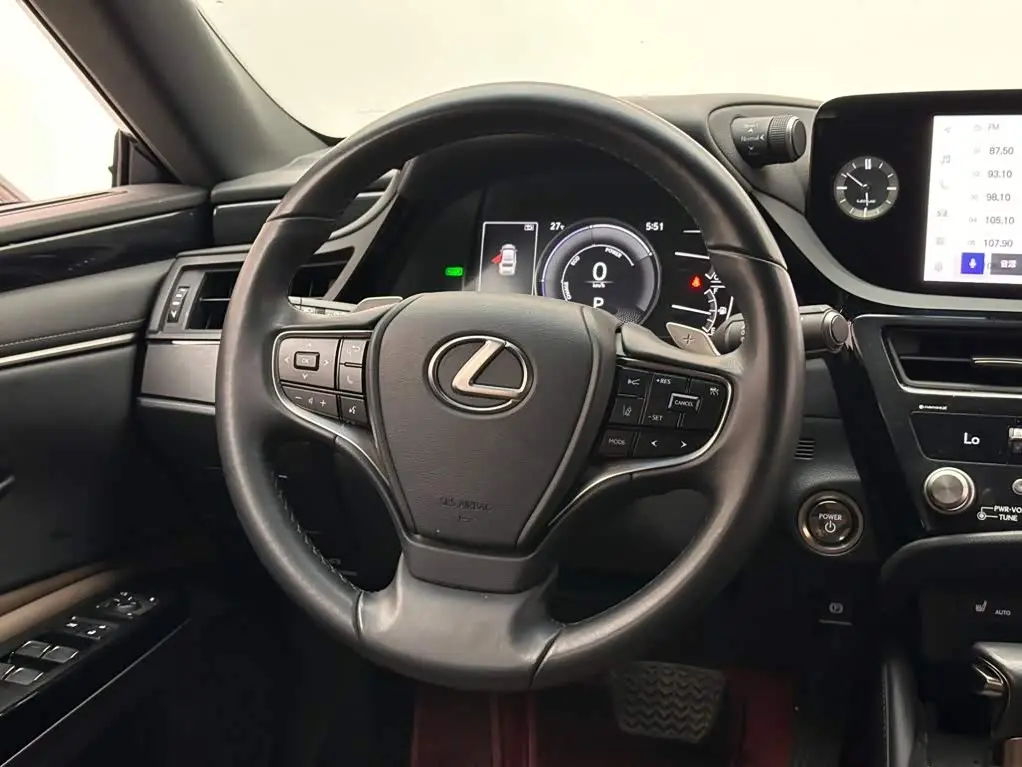 Lexus ES 2023 — Photo 12/15