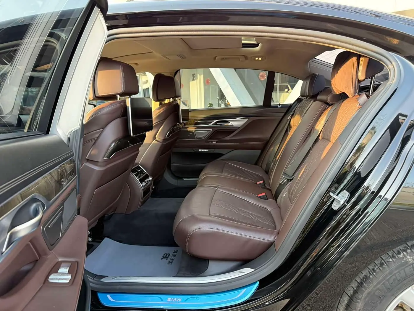 BMW 7 Series 2017 — Şəkil 15/18