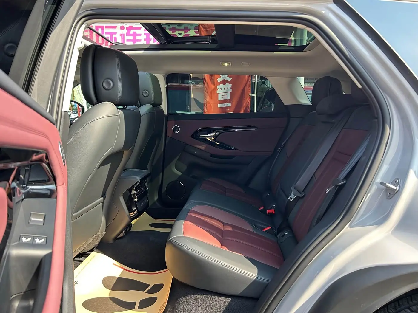 Land Rover Range Rover Evoque 2026 — Photo 9/20