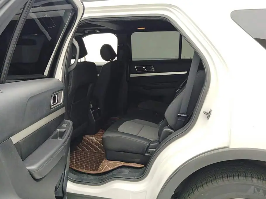 Ford Explorer 2016 — Şəkil 11/16
