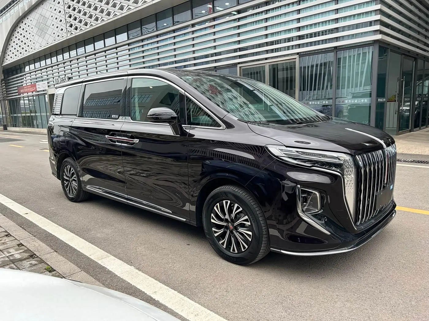 Hongqi HQ9 PHEV 2024 — Фото 3/16