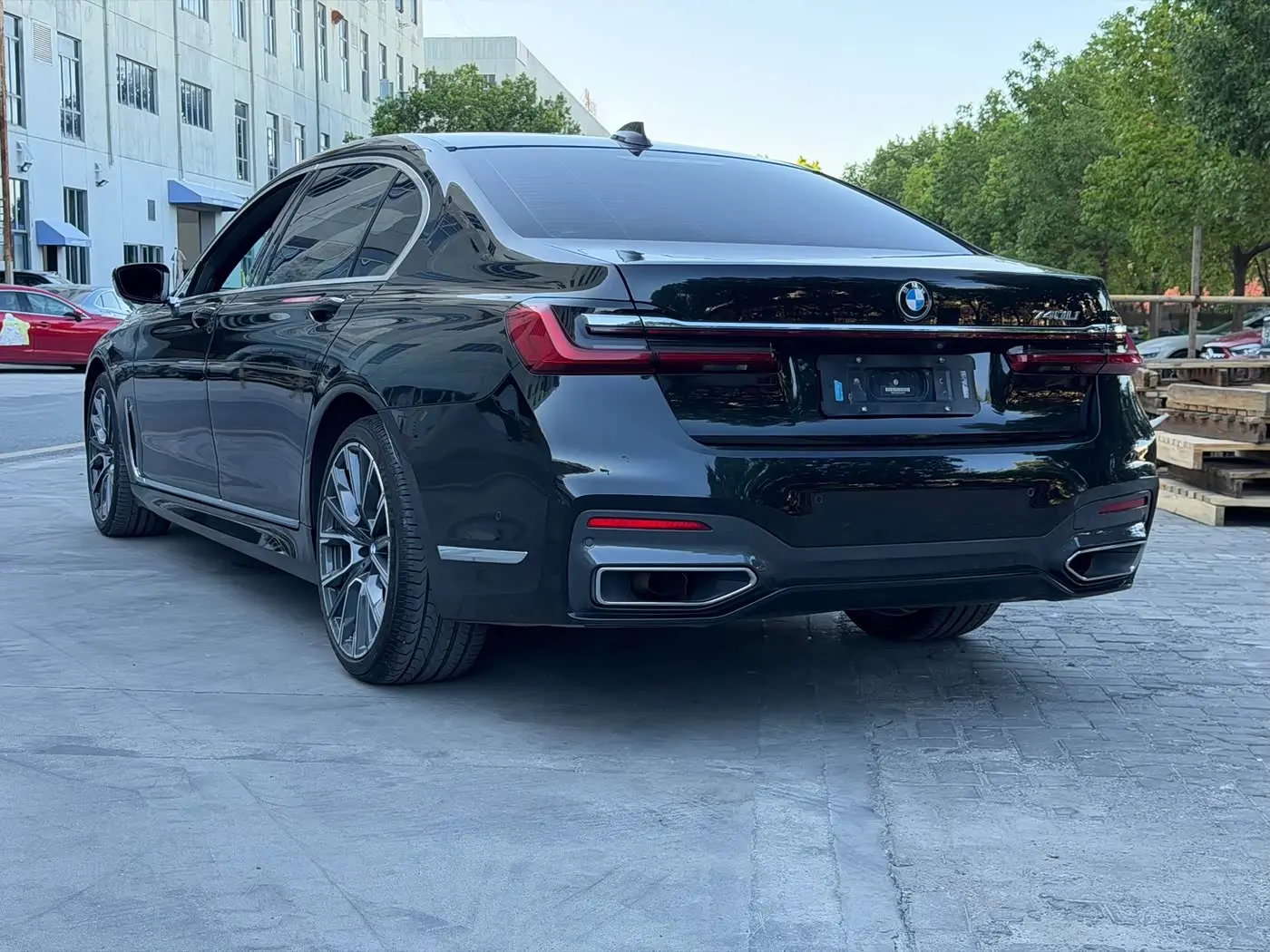 BMW 7 Series 2019 — Photo 16/16