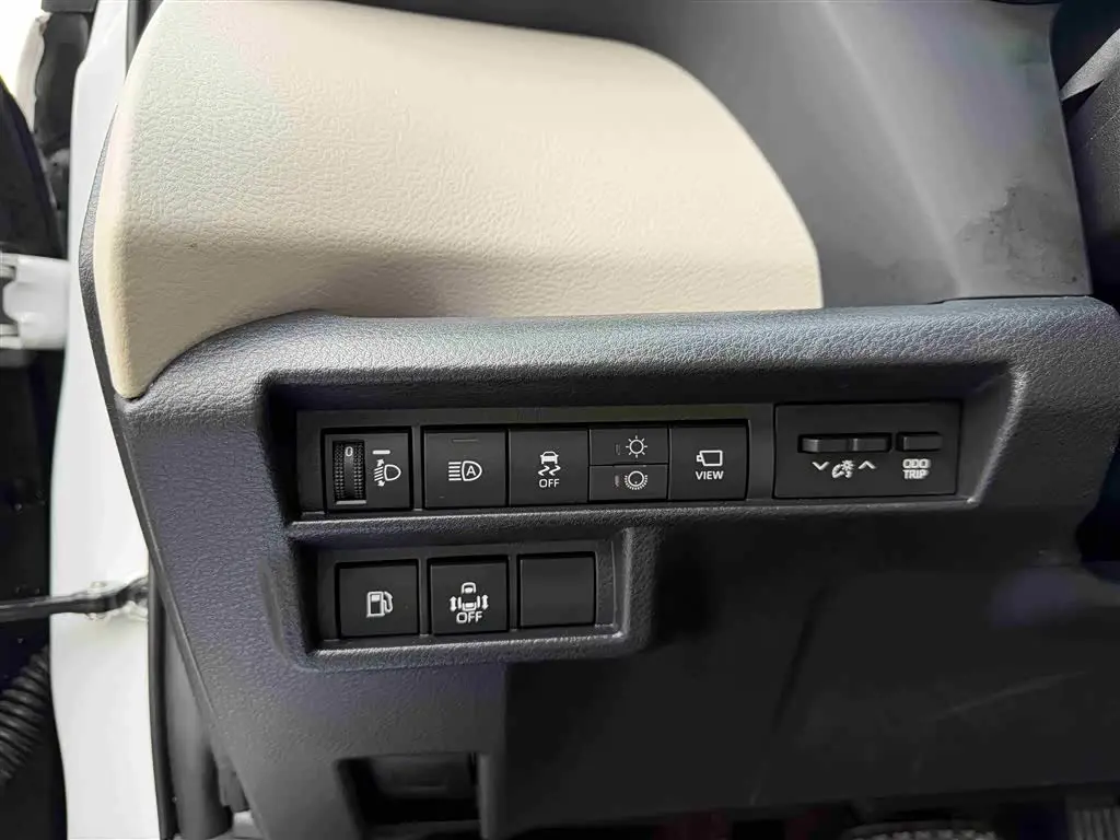 Toyota Granvia 2024 — Фото 14/19