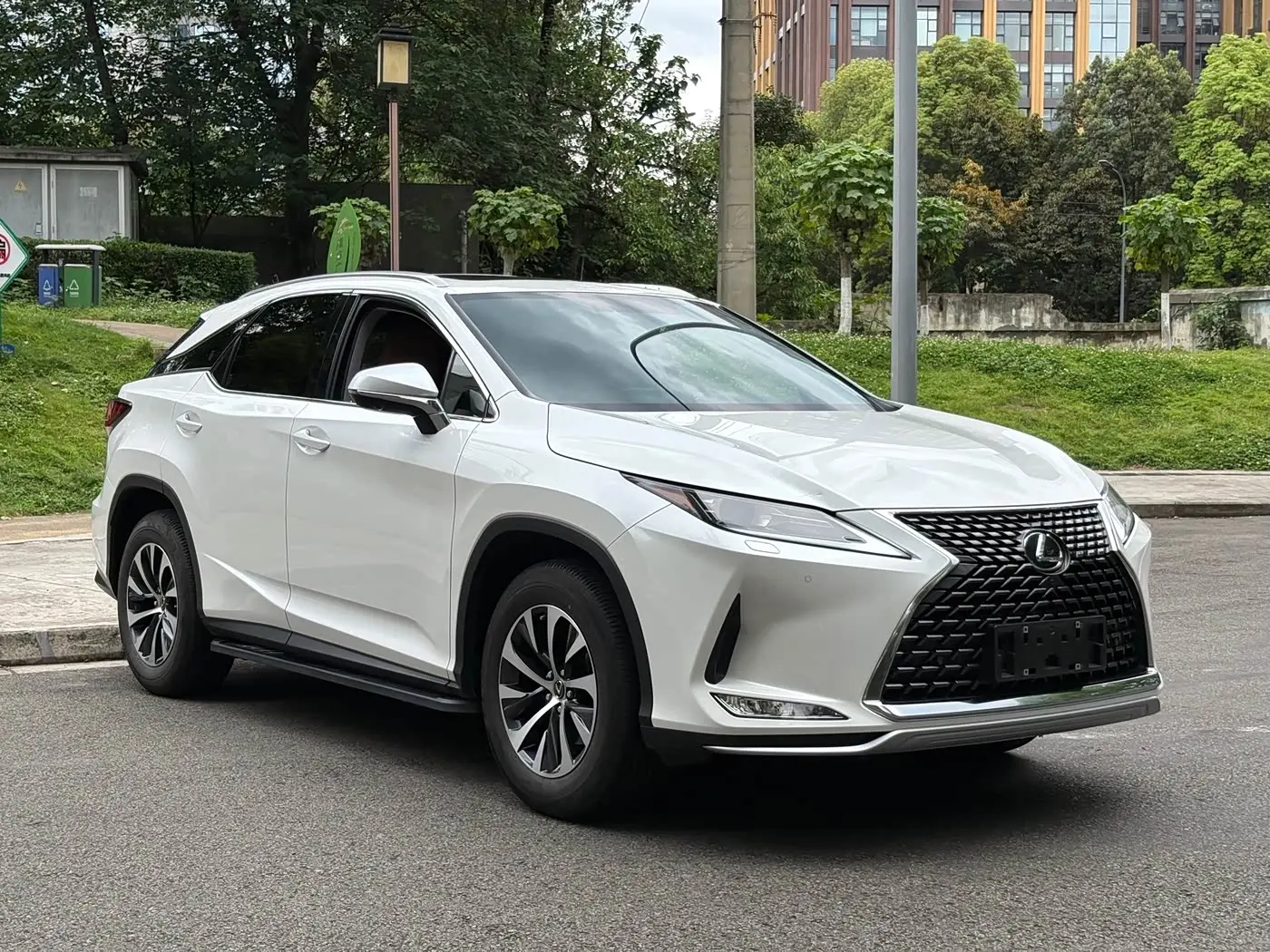 Lexus RX 2022 — Photo 3/18