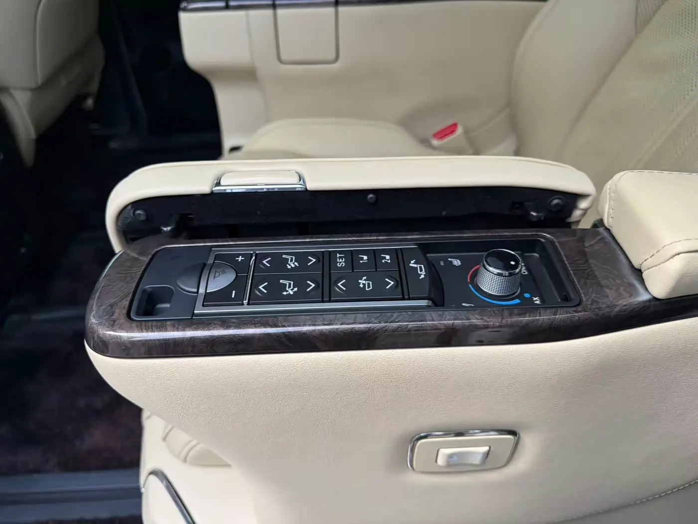 Toyota Vellfire 2020 — Photo 10/16