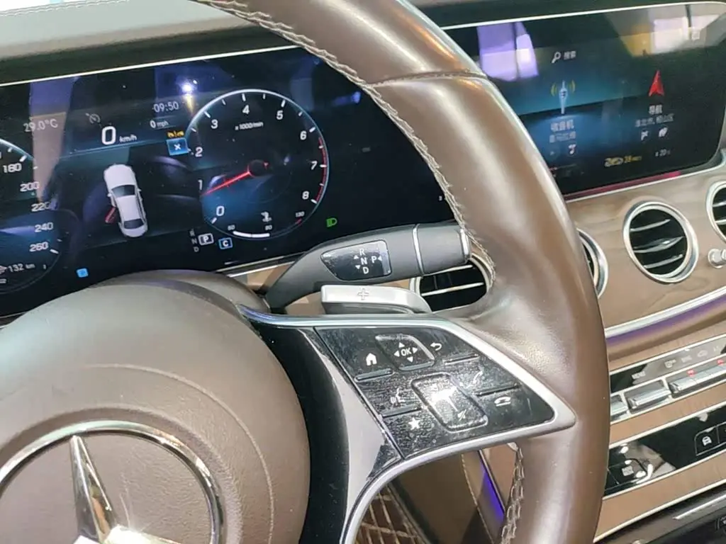 Mercedes-Benz E-Class 2024 — Фото 14/20