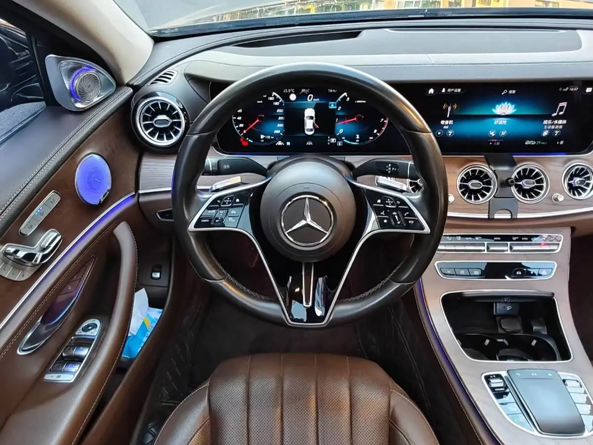 Mercedes-Benz E-Class 2021 — Фото 6/8