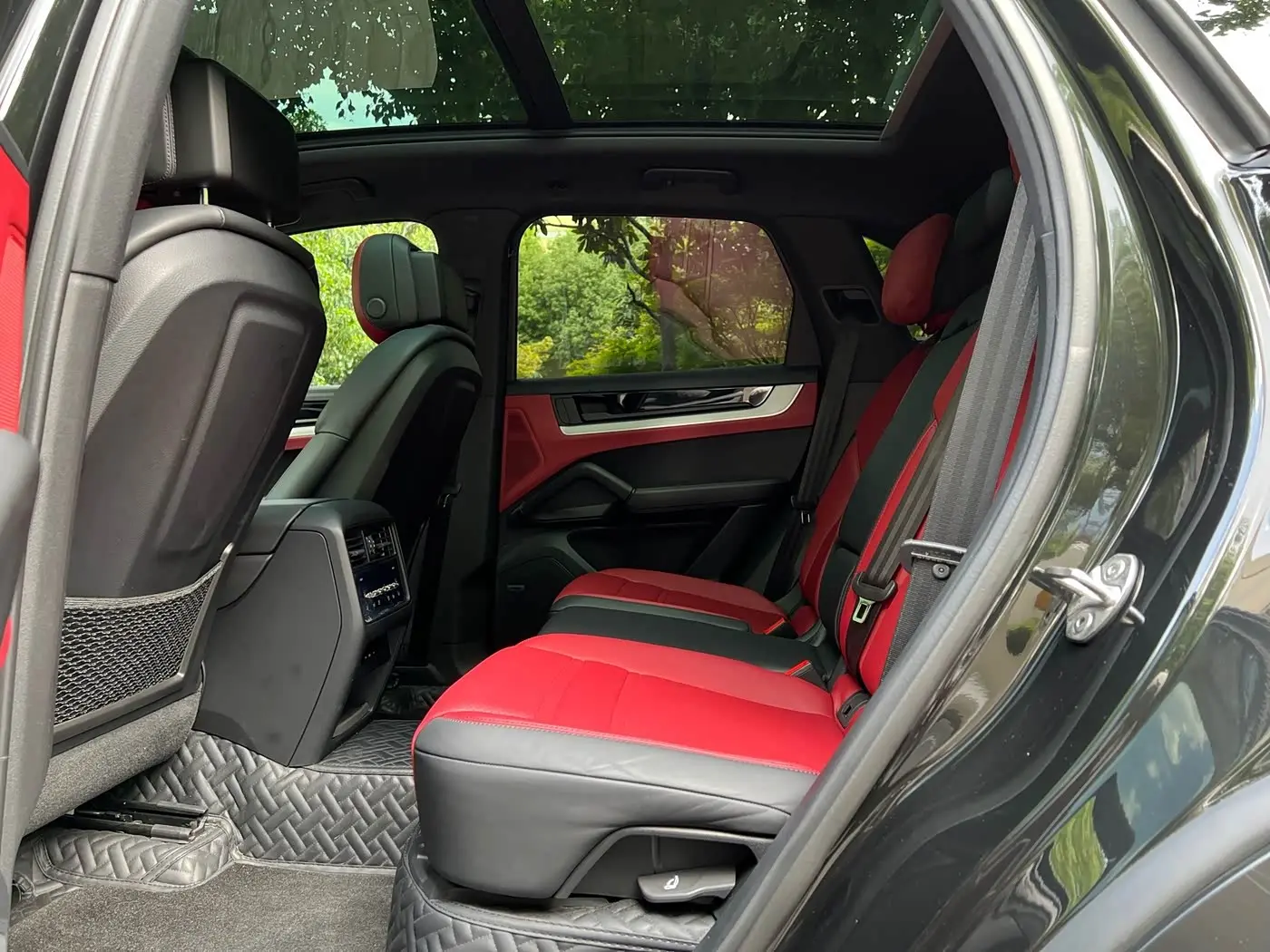Porsche Cayenne 2023 — Photo 9/20