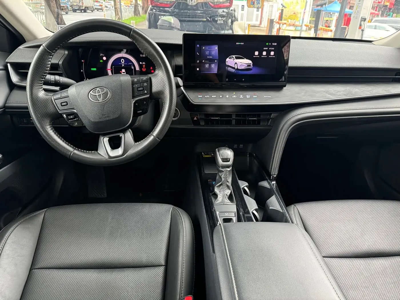 Toyota Camry 2024 — Photo 5/11