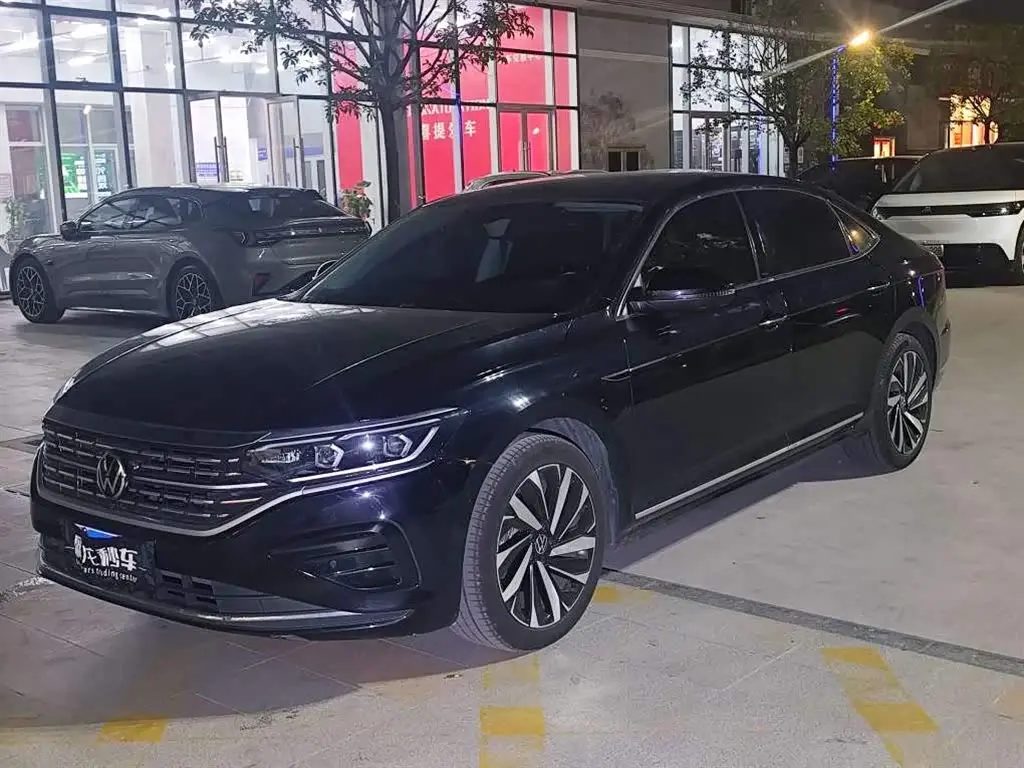 Volkswagen Passat 2023 — Фото 1/9