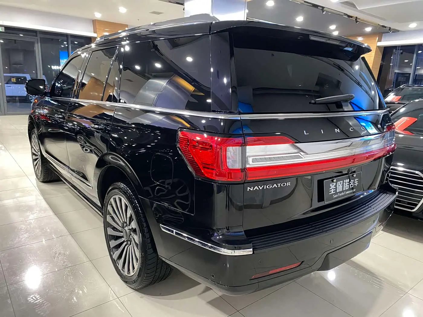 Lincoln Navigator 2022 — Şəkil 4/17