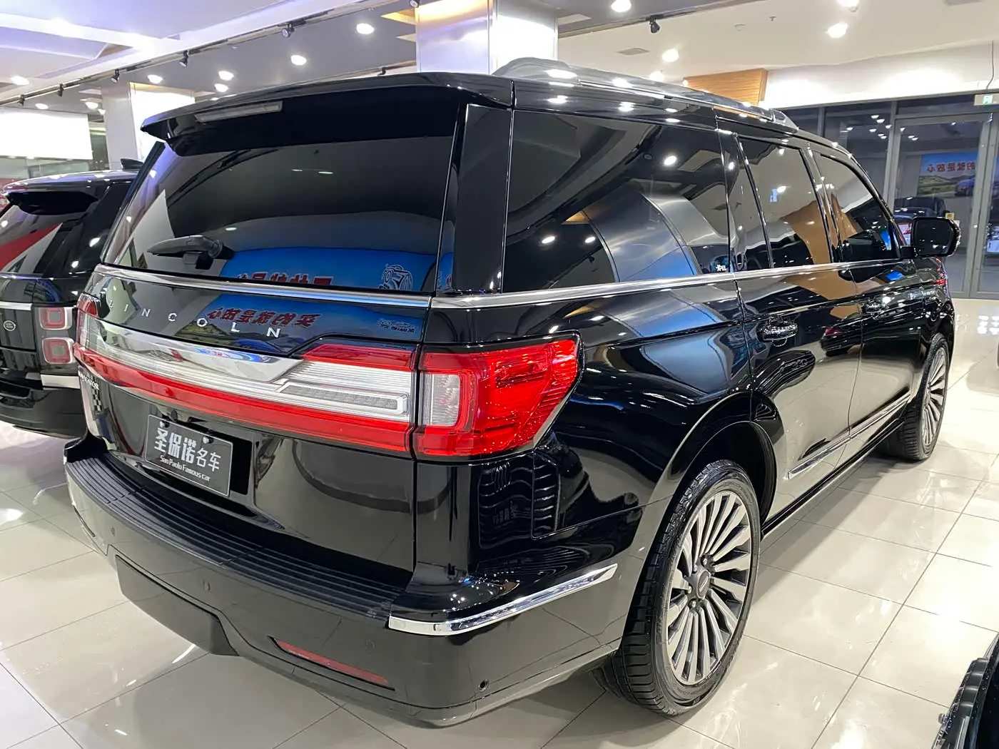 Lincoln Navigator 2022 — Şəkil 6/17