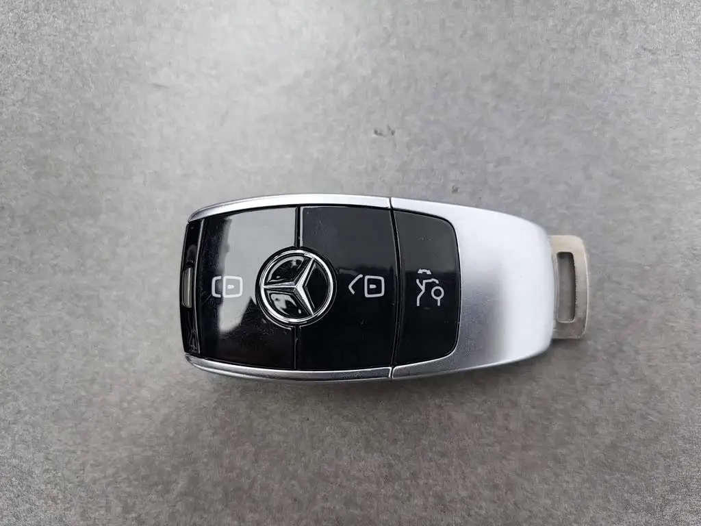 Mercedes-Benz E-Class 2021 — Фото 19/20