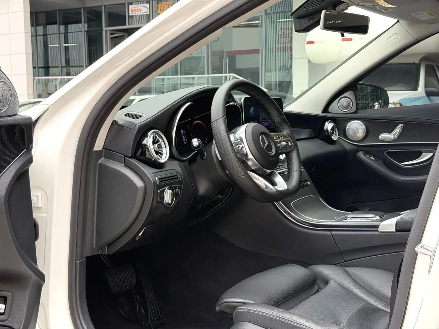 Mercedes-Benz C-Class 2019 — Photo 4/9