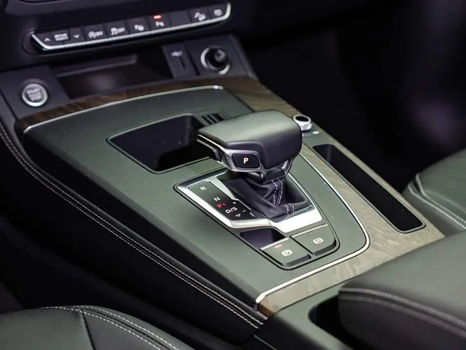 Audi Q5L 2021 — Photo 13/20
