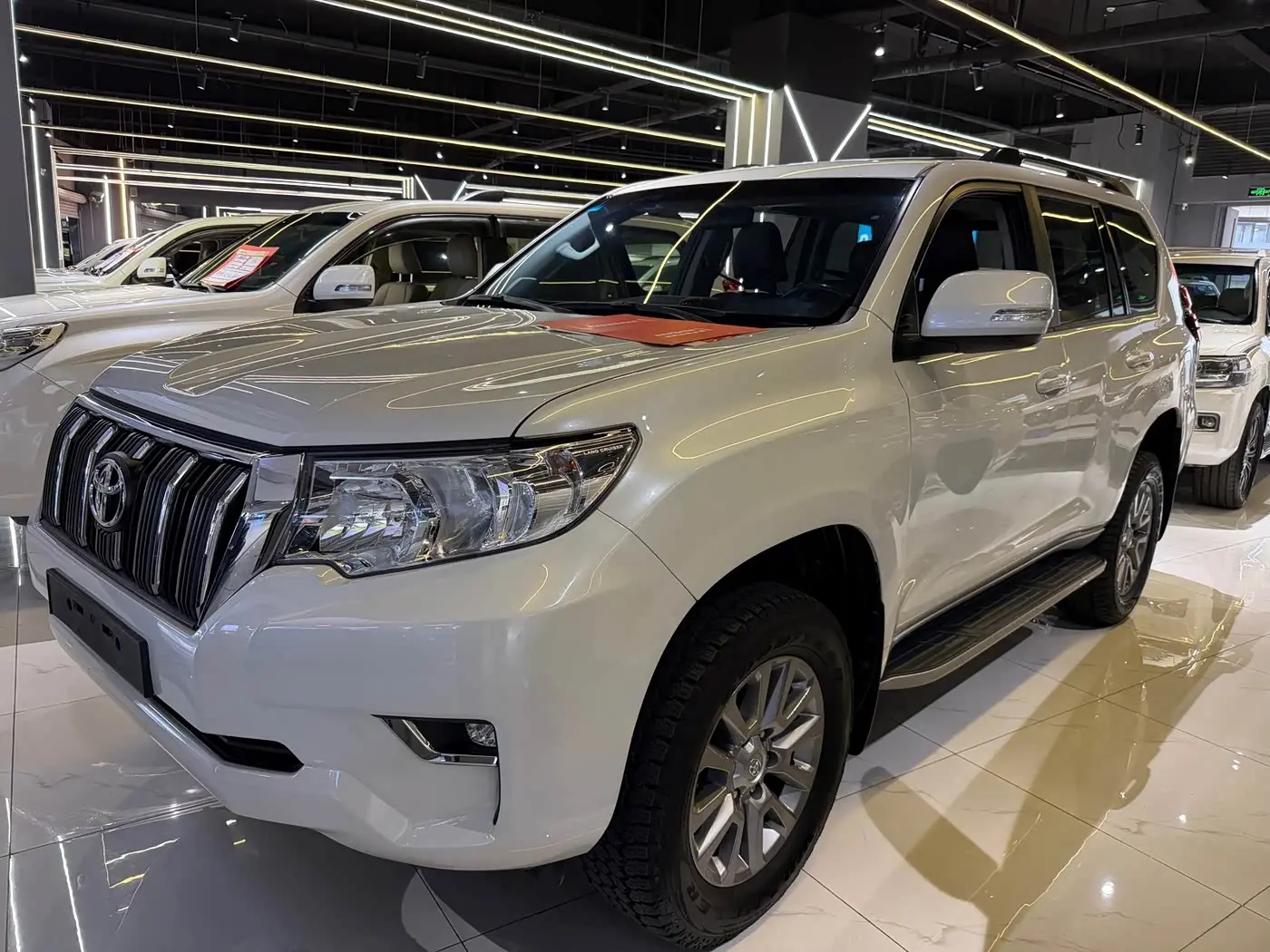 Toyota Prado 2019 — Фото 1/8