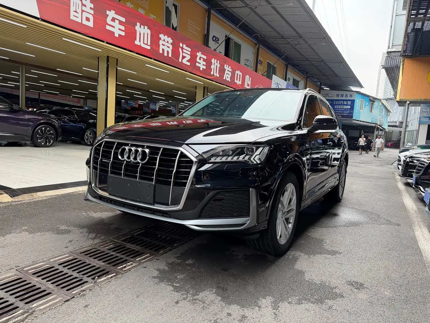 Audi Q7 2021 — Photo 1/20