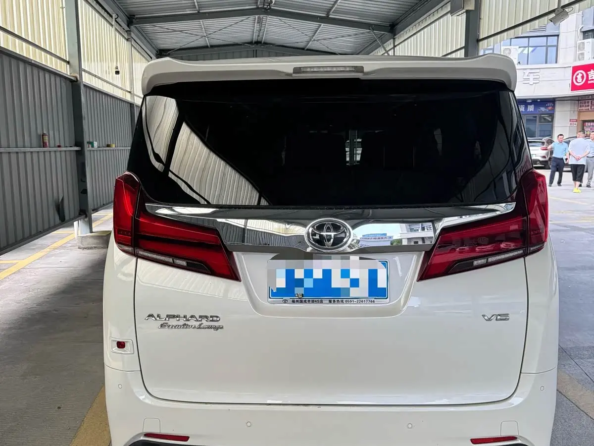 Toyota Alphard 2019 — Photo 8/9