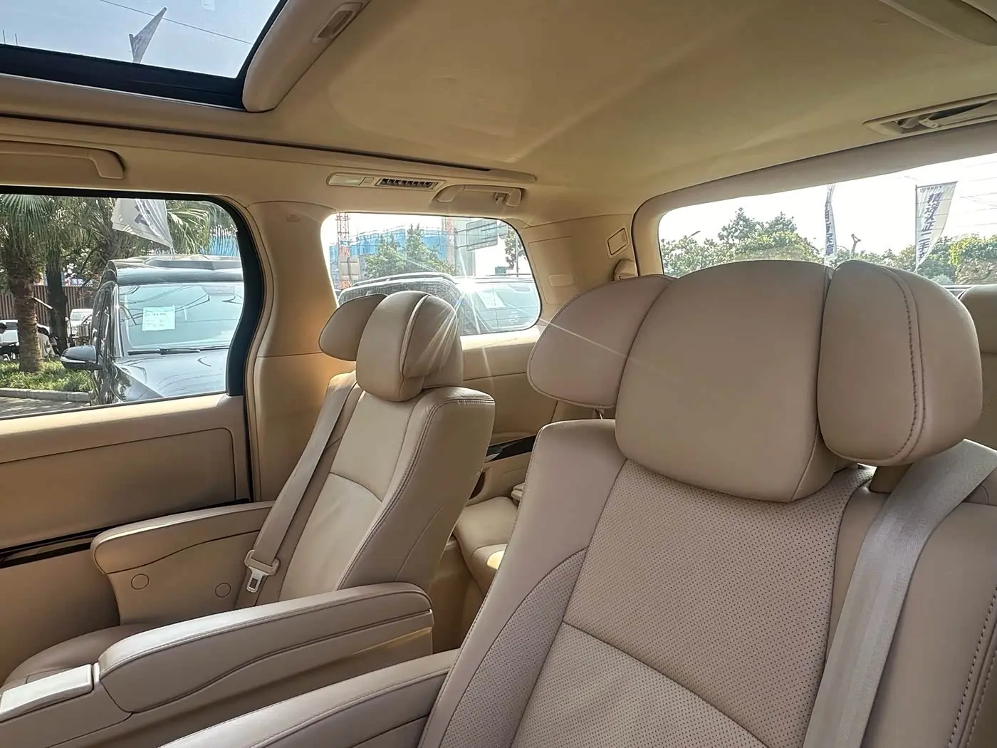 Toyota Alphard 2012 — Photo 15/20