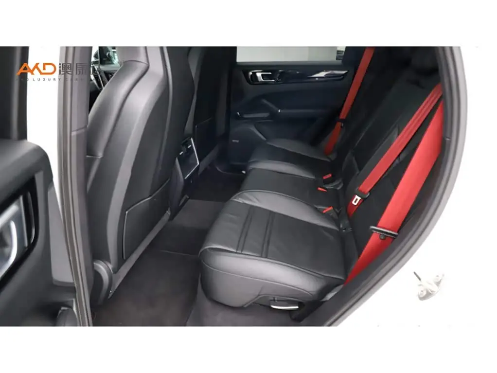 Porsche Cayenne 2019 — Photo 7/10