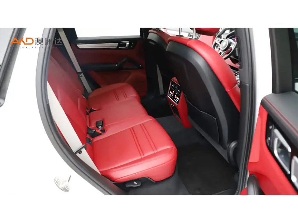 Porsche Cayenne 2022 — Photo 8/10