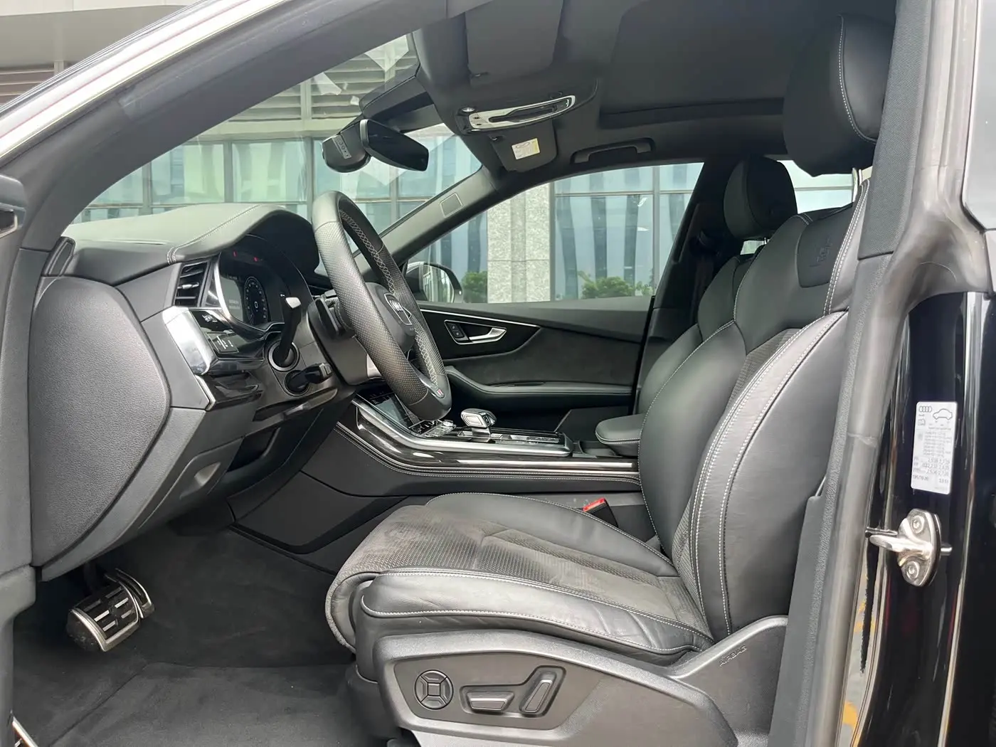 Audi Q8 2021 — Photo 7/15