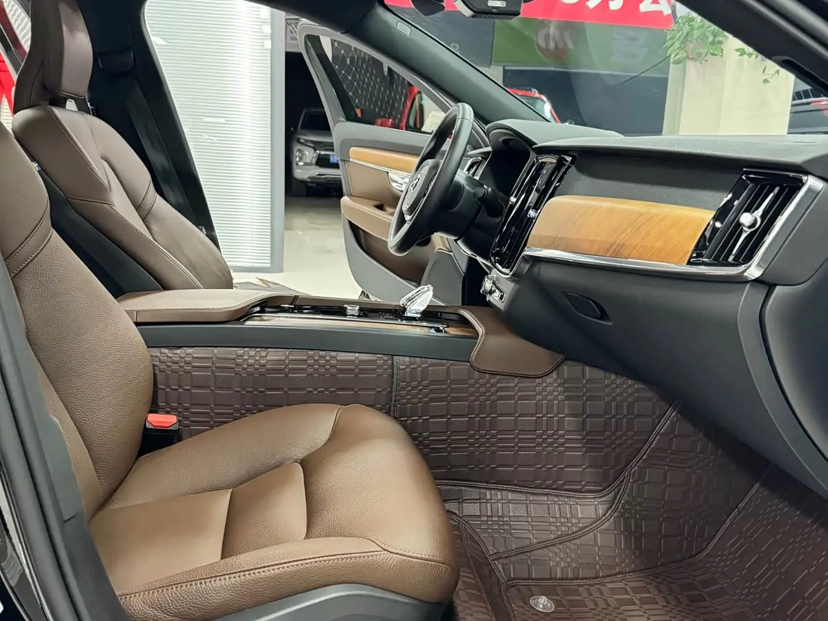 Volvo S90 2023 — Photo 17/20